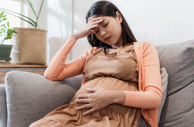 Image of a pregnant lady looking stressed